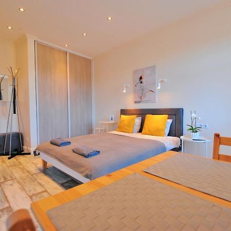 Gertrudes Residence Stay In Light-Filled Studio Apartment In Central ريغا المظهر الخارجي الصورة